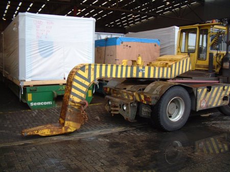 Terminalzugmaschine mit Gooseneck